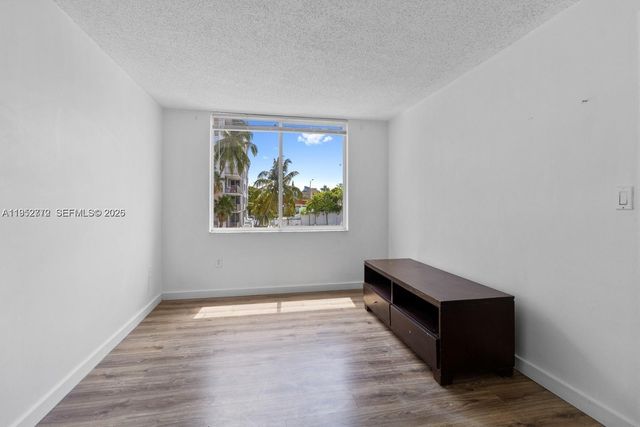 1720 NW N River Dr 308, Miami, FL 33125