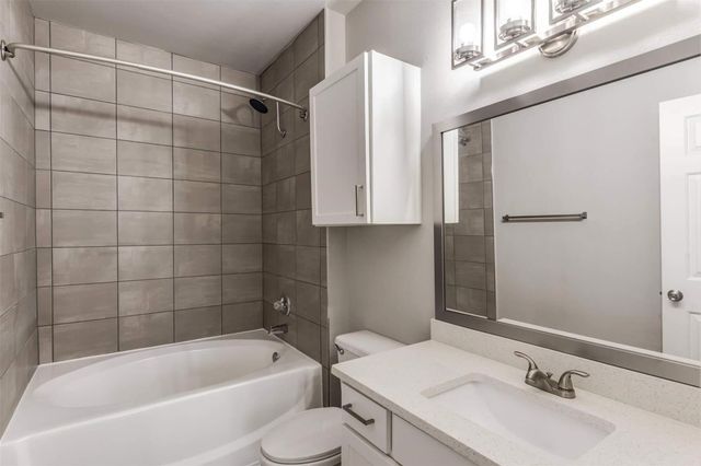 19100 N Glenwest Drive 1337, Friendswood, TX 77546