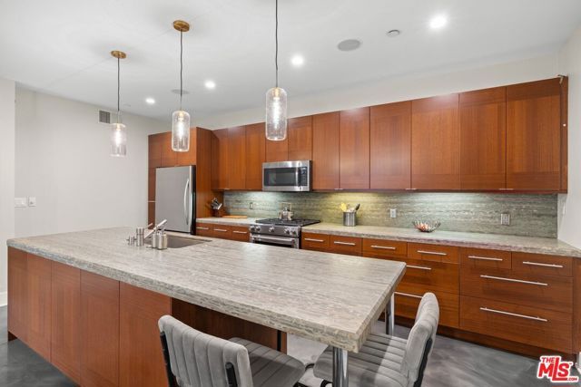 964 Hancock Avenue 103, West Hollywood, CA 90069