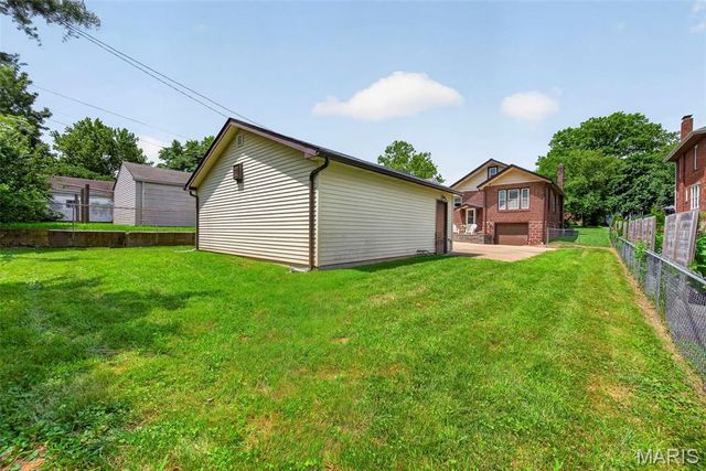 2440 Northland Avenue, St Louis, MO 63114