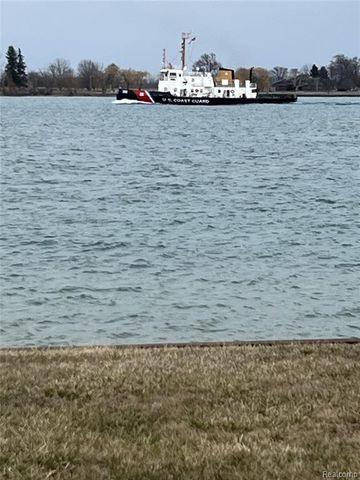 6066 River Road, East China, MI 48054