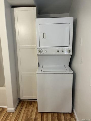 6066 River Road, East China, MI 48054