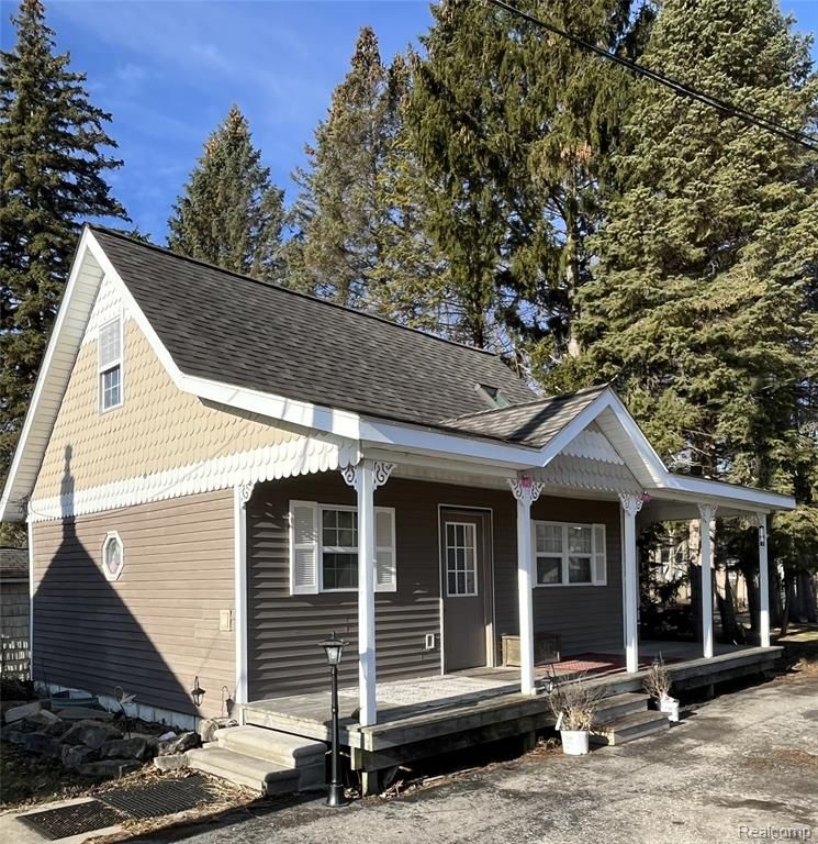 6066 River Road, East China, MI 48054