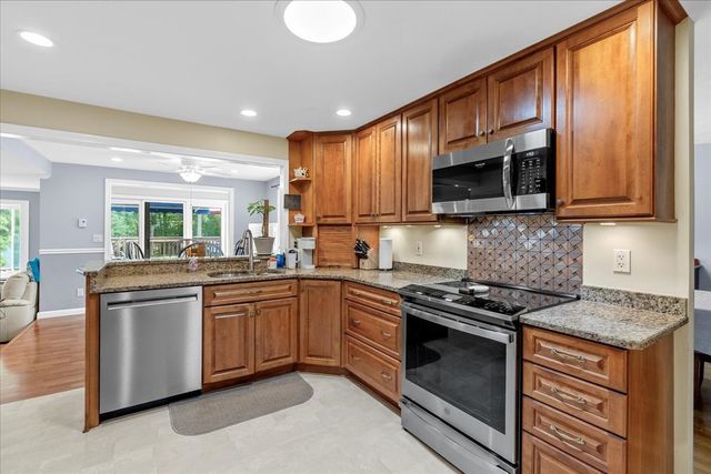 121 Twin Fawn Dr, Hanover, MA 02339