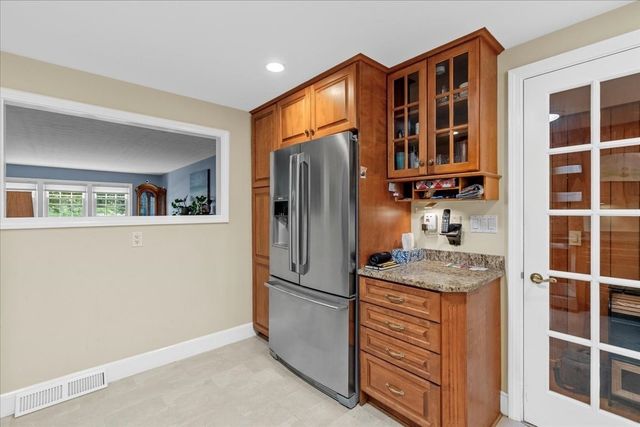 121 Twin Fawn Dr, Hanover, MA 02339