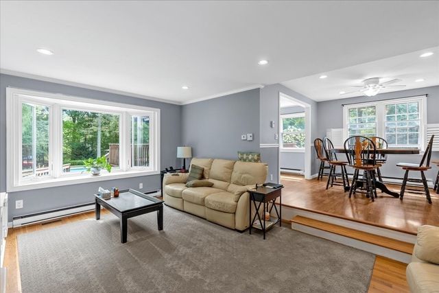 121 Twin Fawn Dr, Hanover, MA 02339