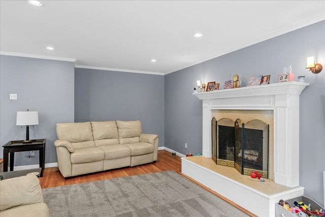 121 Twin Fawn Dr, Hanover, MA 02339