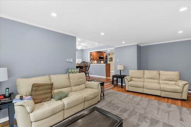 121 Twin Fawn Dr, Hanover, MA 02339
