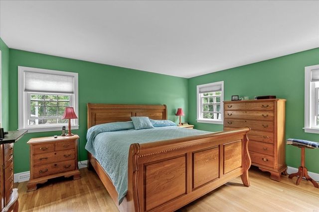 121 Twin Fawn Dr, Hanover, MA 02339