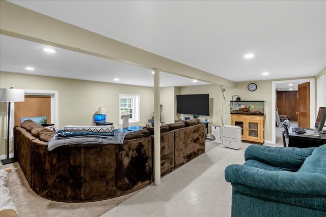 121 Twin Fawn Dr, Hanover, MA 02339