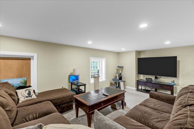 121 Twin Fawn Dr, Hanover, MA 02339