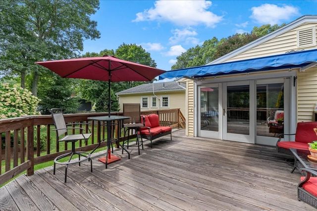121 Twin Fawn Dr, Hanover, MA 02339