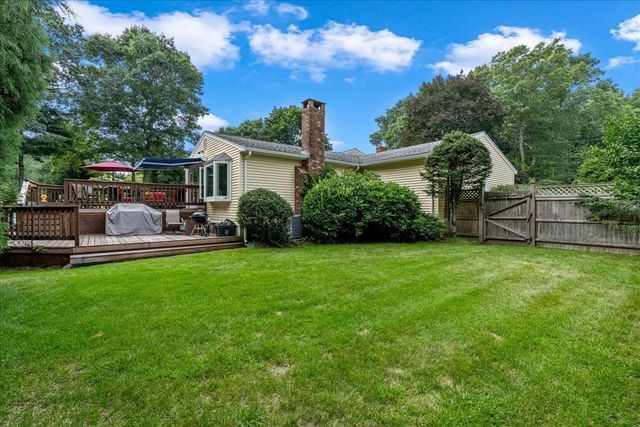 121 Twin Fawn Dr, Hanover, MA 02339