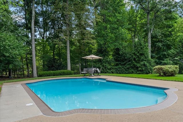 121 Twin Fawn Dr, Hanover, MA 02339