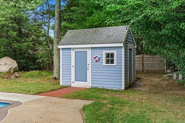 121 Twin Fawn Dr, Hanover, MA 02339