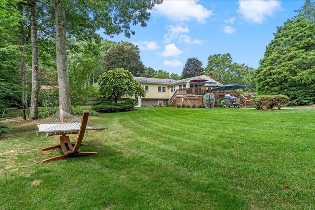 121 Twin Fawn Dr, Hanover, MA 02339