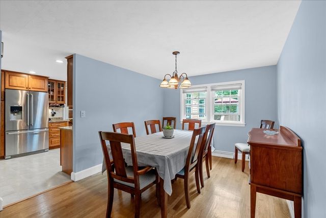 121 Twin Fawn Dr, Hanover, MA 02339