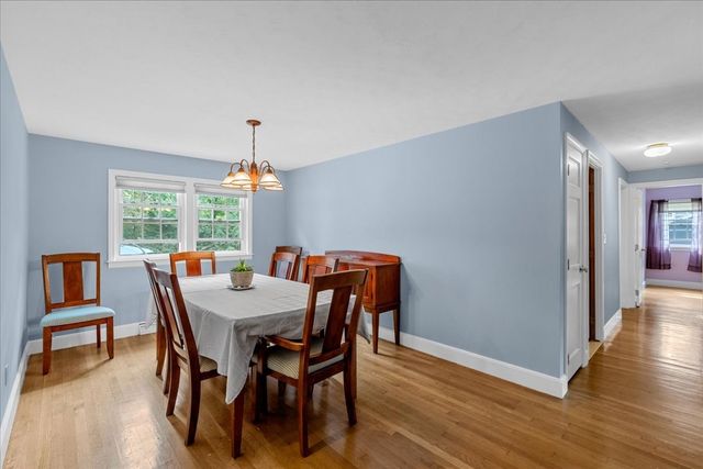 121 Twin Fawn Dr, Hanover, MA 02339