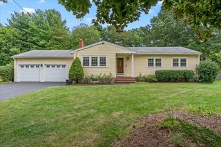 121 Twin Fawn Dr, Hanover, MA 02339