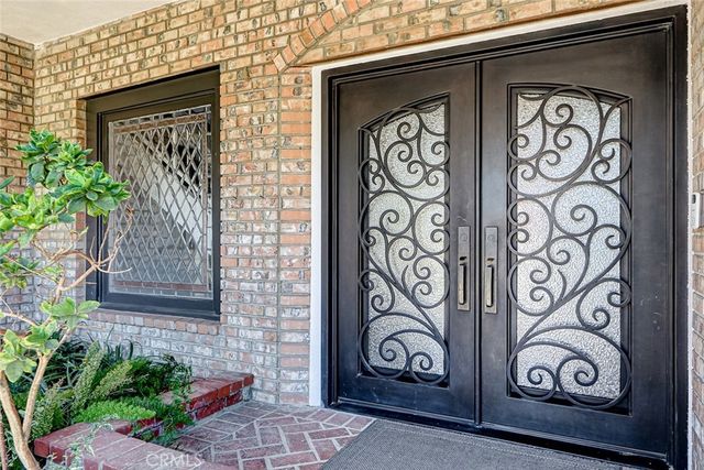 17002 Dearborn, Northridge, CA 91325