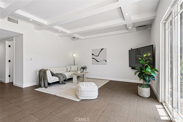17002 Dearborn, Northridge, CA 91325