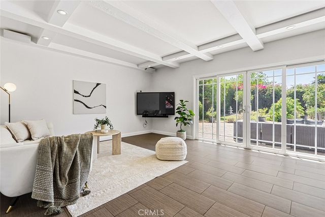 17002 Dearborn, Northridge, CA 91325