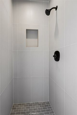 17002 Dearborn, Northridge, CA 91325