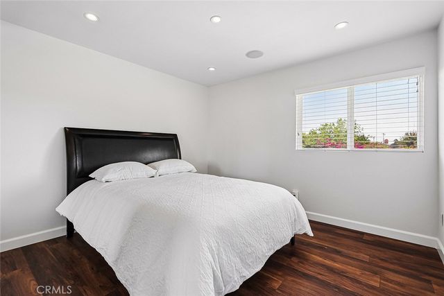 17002 Dearborn, Northridge, CA 91325