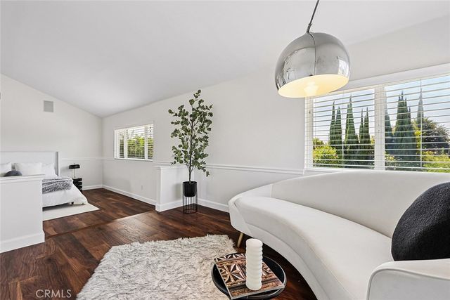 17002 Dearborn, Northridge, CA 91325