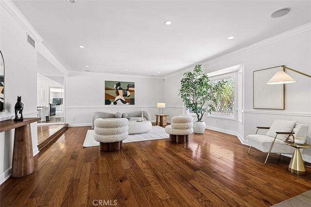 17002 Dearborn, Northridge, CA 91325