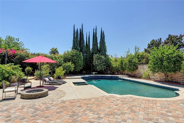 17002 Dearborn, Northridge, CA 91325