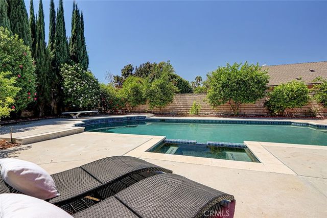 17002 Dearborn, Northridge, CA 91325