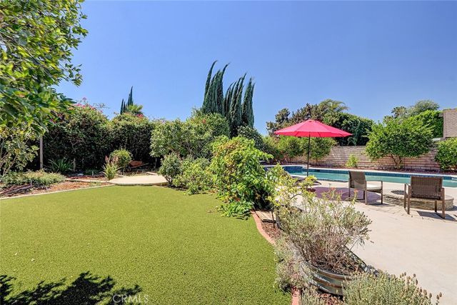 17002 Dearborn, Northridge, CA 91325