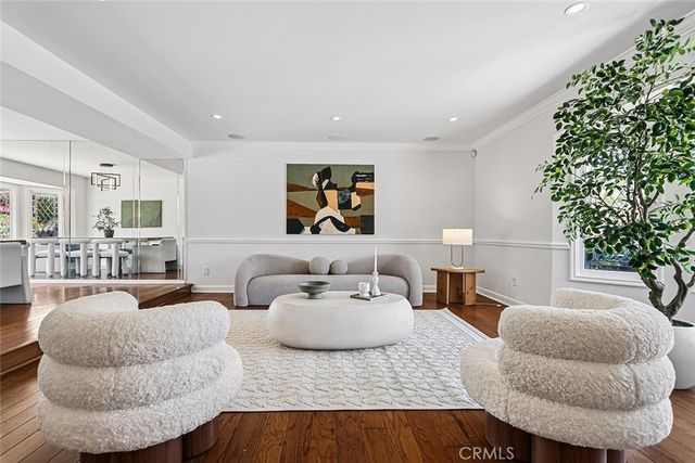 17002 Dearborn, Northridge, CA 91325