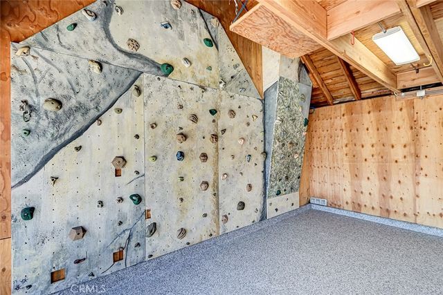 17002 Dearborn, Northridge, CA 91325