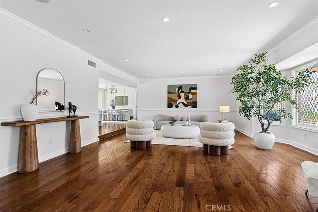 17002 Dearborn, Northridge, CA 91325