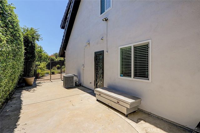 17002 Dearborn, Northridge, CA 91325