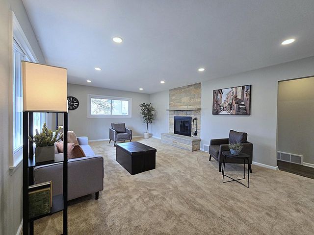 4760 N 159th STREET, Brookfield, WI 53005