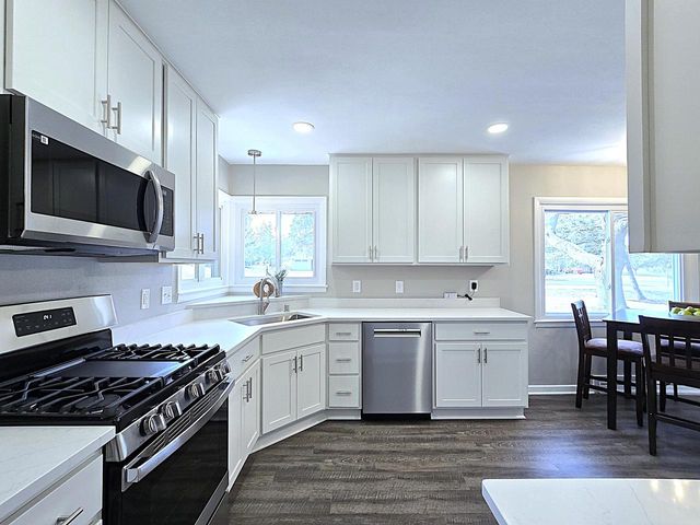 4760 N 159th STREET, Brookfield, WI 53005