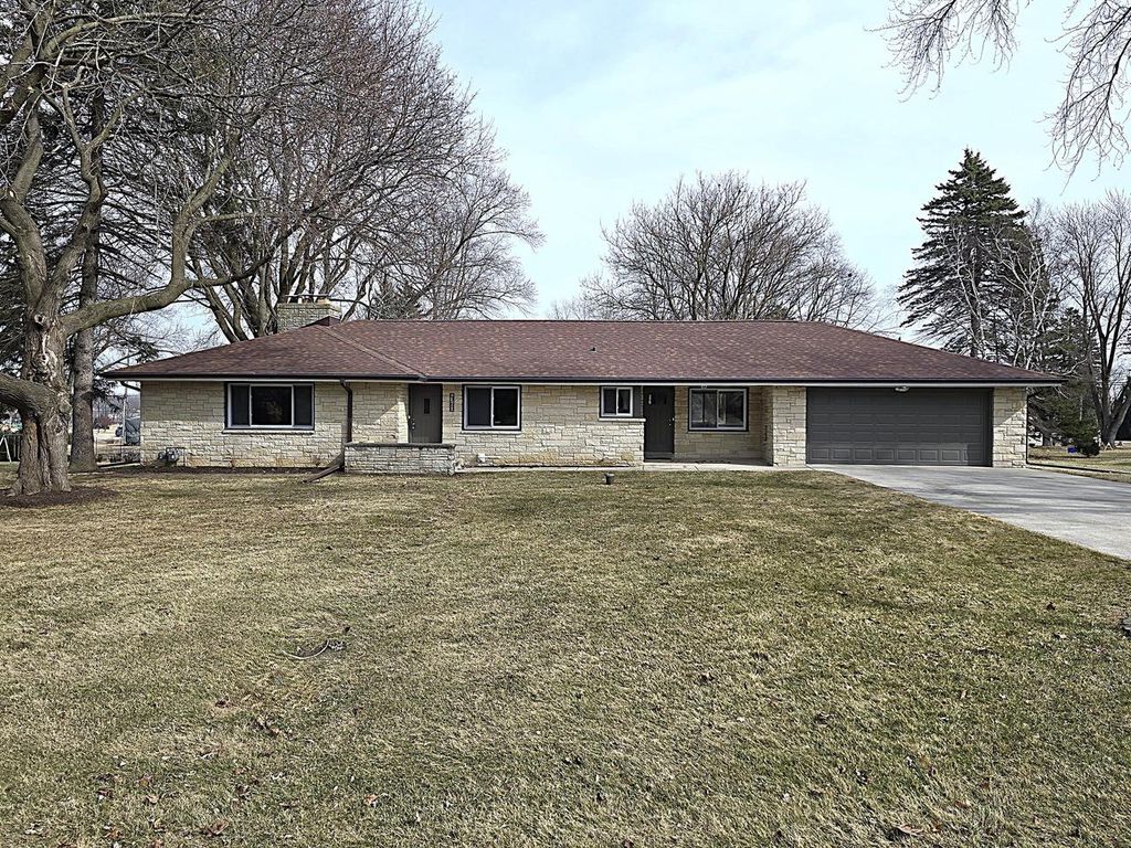 4760 N 159th STREET, Brookfield, WI 53005