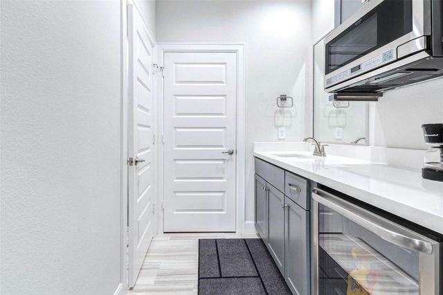 2802 Grand Fountains Drive A, Houston, TX 77054