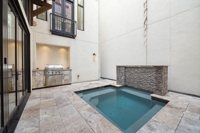 114 Calle Catalina Place, Houston, TX 77007
