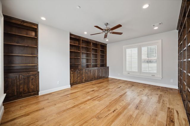 114 Calle Catalina Place, Houston, TX 77007