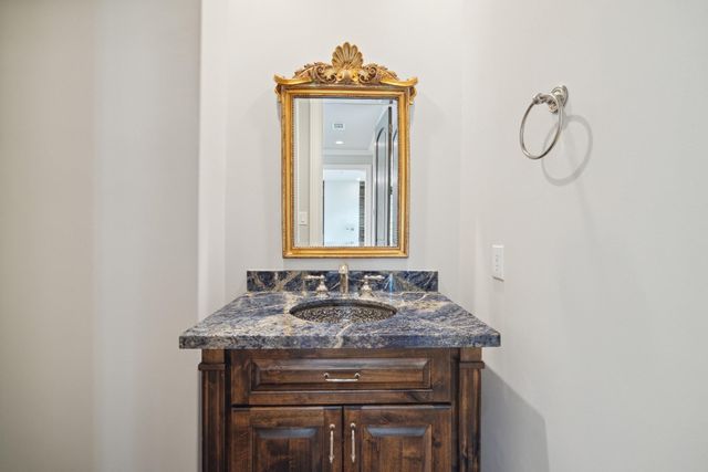 114 Calle Catalina Place, Houston, TX 77007