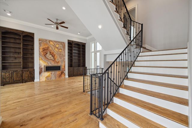 114 Calle Catalina Place, Houston, TX 77007