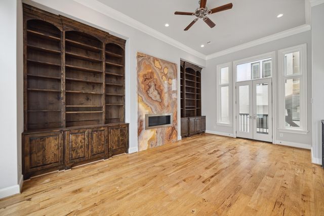 114 Calle Catalina Place, Houston, TX 77007