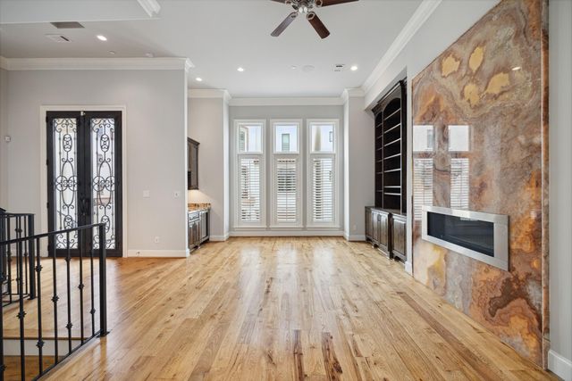 114 Calle Catalina Place, Houston, TX 77007
