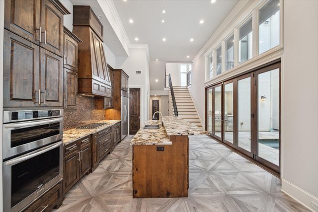 114 Calle Catalina Place, Houston, TX 77007