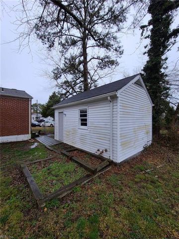502 Regina CT, Hampton, VA 23669