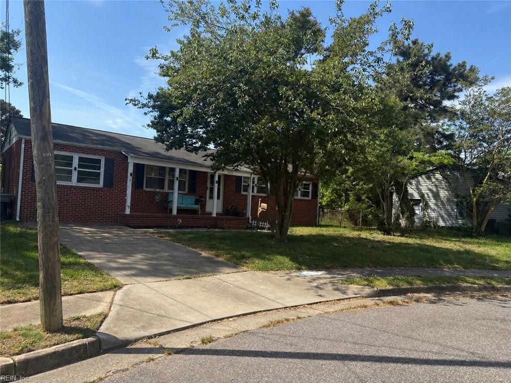 502 Regina CT, Hampton, VA 23669